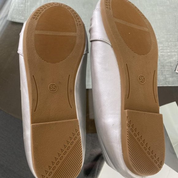 KIDS TAXI GIRL silver bow ballerina shoes - Picture 2 of 2